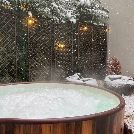 דירות Downtown Hidden Garden With Jacuzzi In בוקרשט מראה חיצוני תמונה