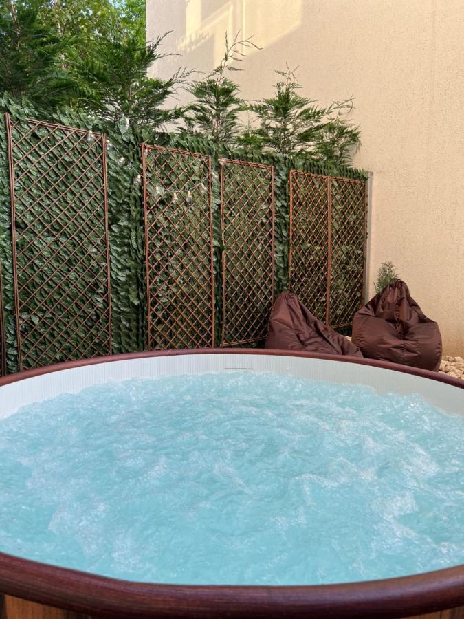 דירות Downtown Hidden Garden With Jacuzzi In בוקרשט מראה חיצוני תמונה