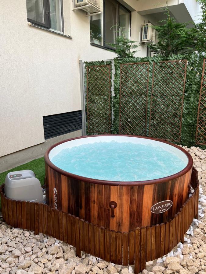 דירות Downtown Hidden Garden With Jacuzzi In בוקרשט מראה חיצוני תמונה