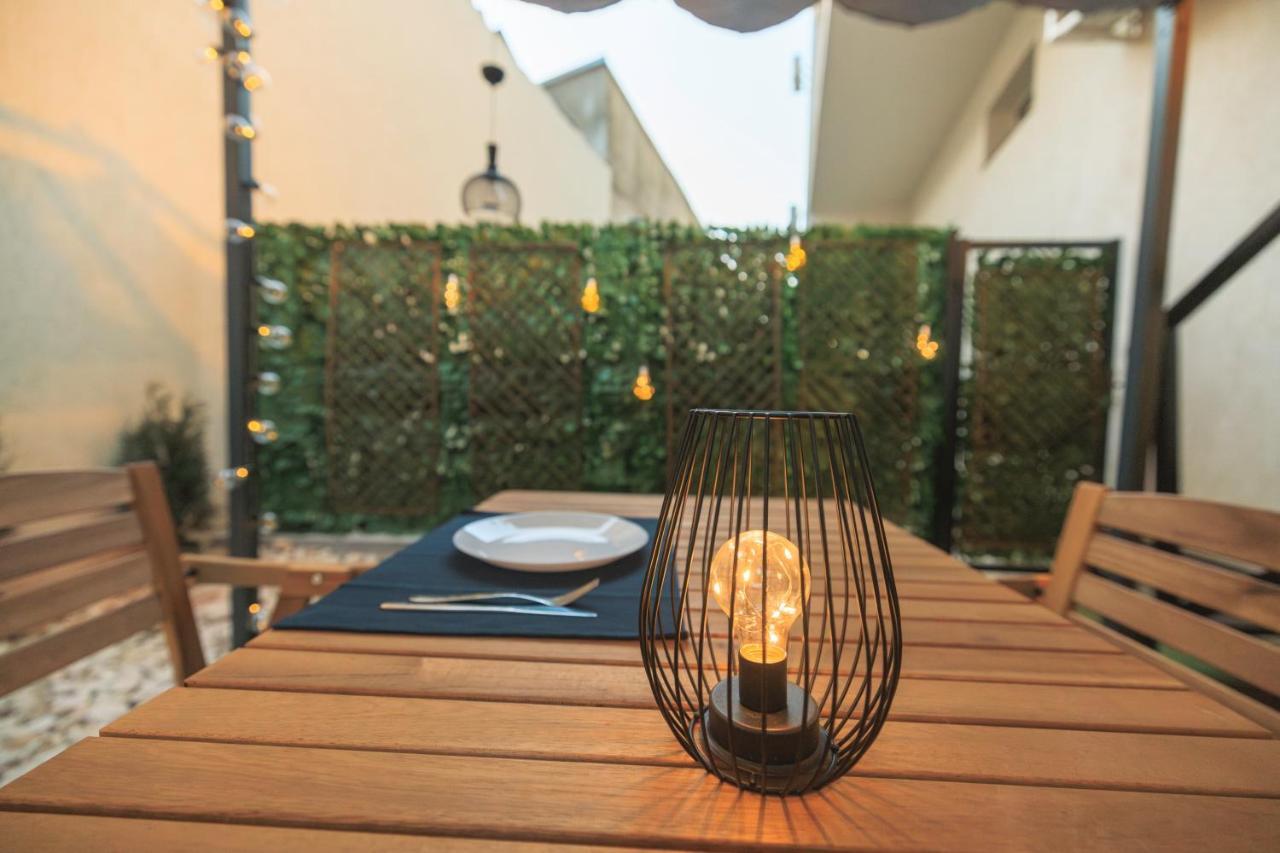 דירות Downtown Hidden Garden With Jacuzzi In בוקרשט מראה חיצוני תמונה