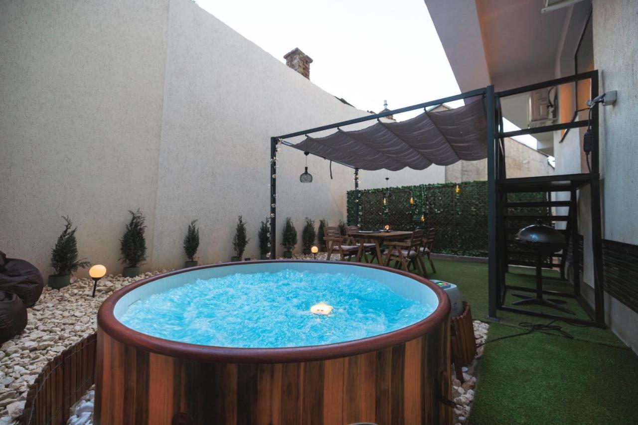 דירות Downtown Hidden Garden With Jacuzzi In בוקרשט מראה חיצוני תמונה