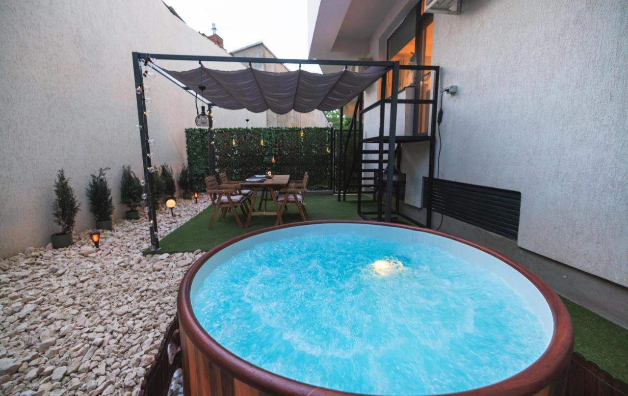 דירות Downtown Hidden Garden With Jacuzzi In בוקרשט מראה חיצוני תמונה
